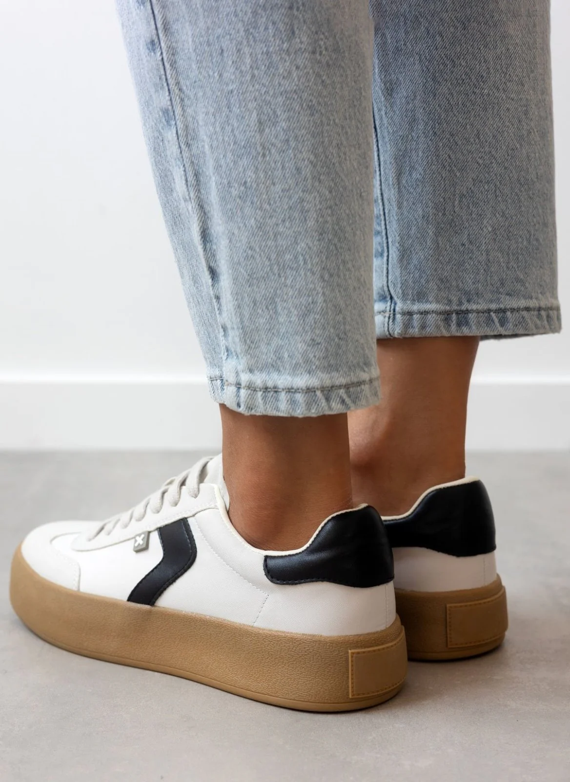 Sneakers flatform με διχρωμία - Πάγου - Image 7