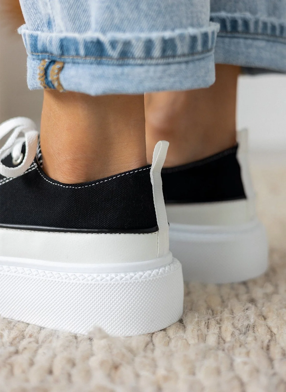 Sneakers πάνινα με ψηλή σόλα - Μαύρο - Image 6