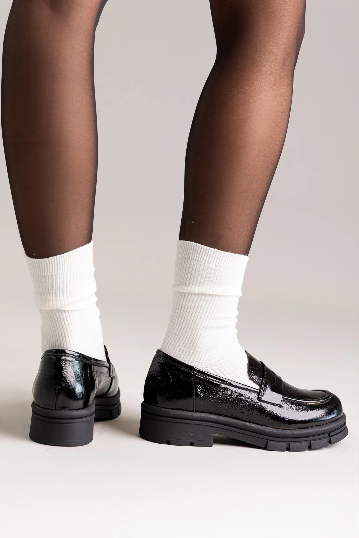 Loafers με τρακτερωτή σόλα - Μαύρο λουστρίνι - Image 5