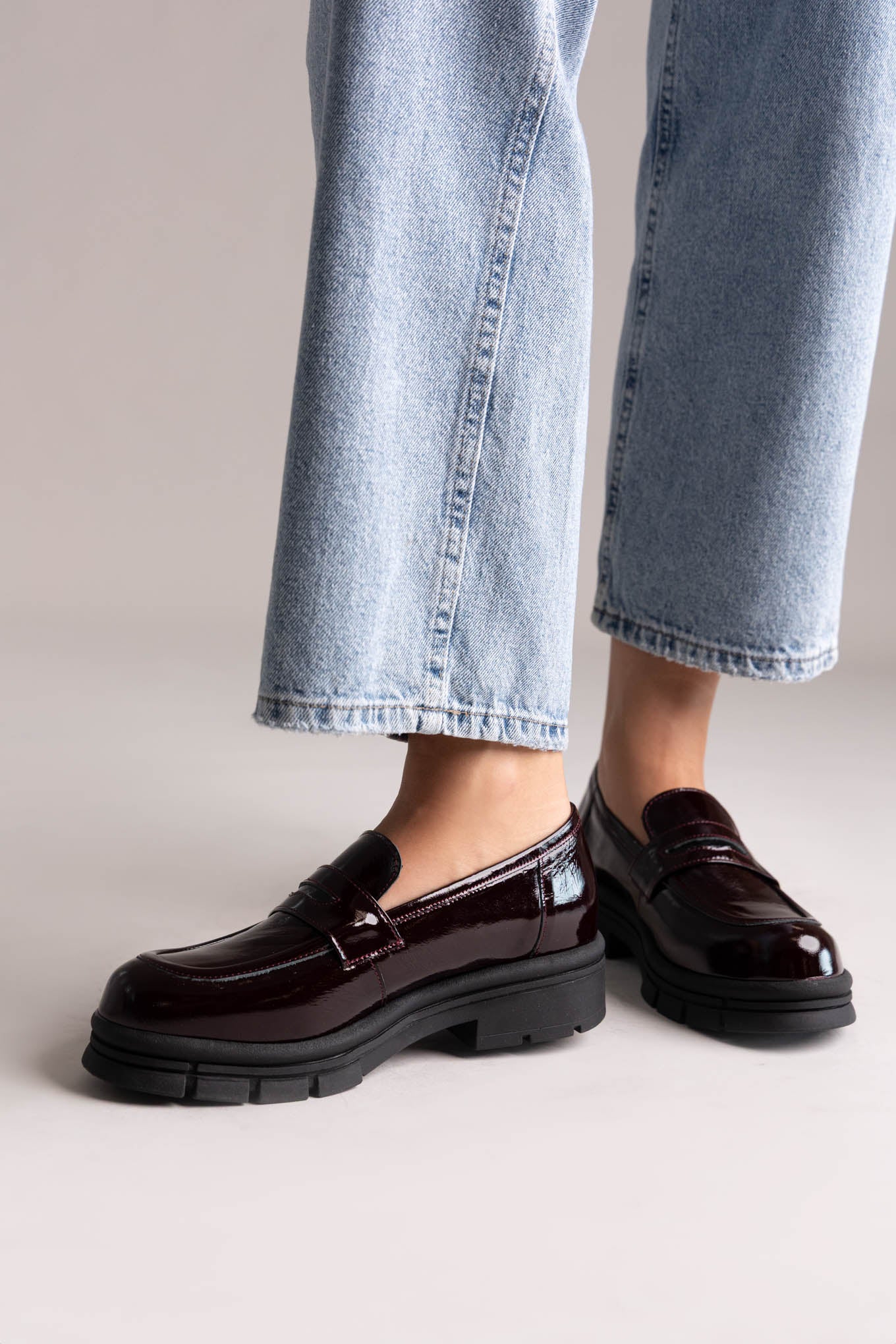Loafers με τρακτερωτή σόλα - Μπορντώ λουστρίνι - Image 6