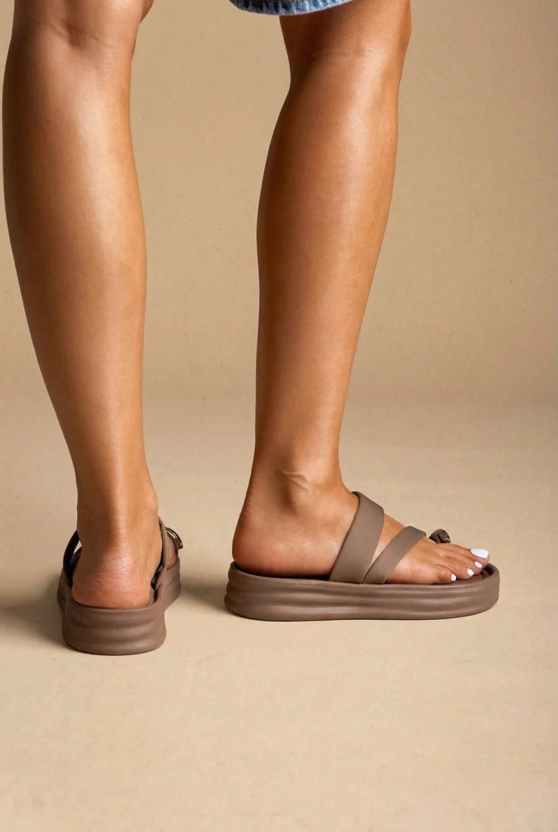 Σανδάλια Flatform με διακοσμητικό - σατέν μόκα - Image 3